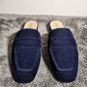 Chic Velvet Loafers in Deep Blue